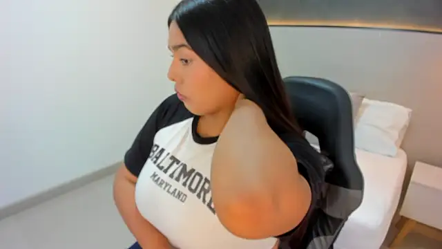 Snapshot of adrianna_rosse chatting on October 30, 1:23 pm adrianna rosse online show from October 30, 1:23 pm