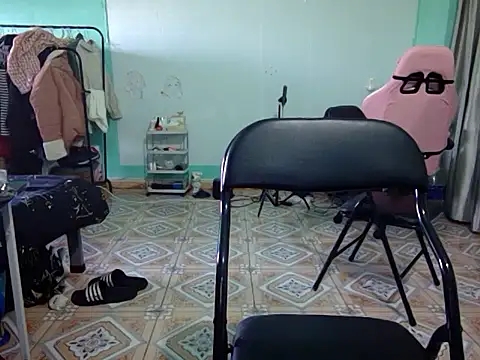 Snapshot of May2k2 chatting on October 26, 1:11 am May2k2 online show from October 26, 1:11 am