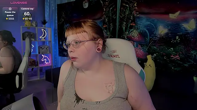 Snapshot of LottieReed chatting on November 6, 1:56 pm LottieReed online show from November 6, 1:56 pm