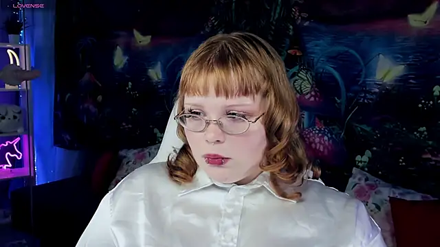 Snapshot of LottieReed chatting on December 3, 3:54 pm LottieReed online show from December 3, 3:54 pm