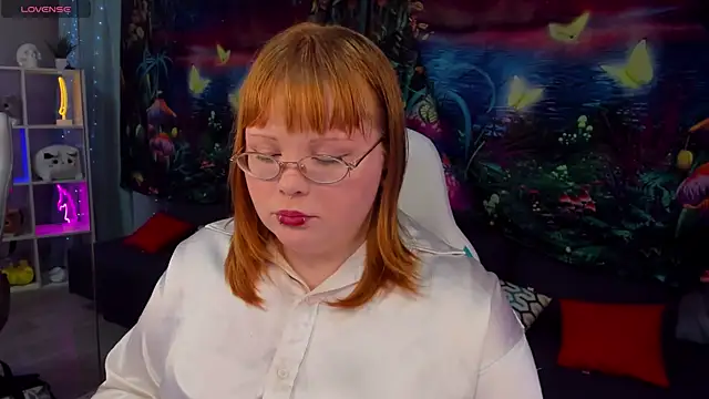 Snapshot of LottieReed chatting on December 19, 3:08 pm LottieReed online show from December 19, 3:08 pm