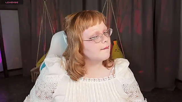 Snapshot of LottieReed chatting on February 12, 6:25 pm LottieReed online show from February 12, 6:25 pm