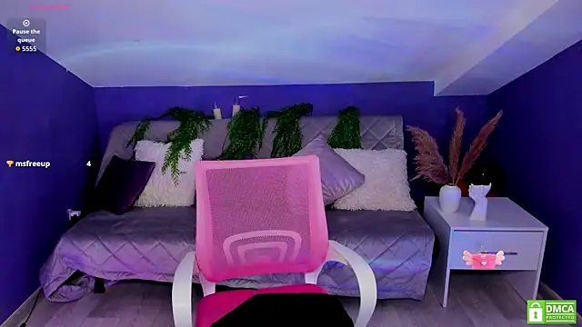 Snapshot of MadamMilly_ chatting on November 15, 6:22 am MadamMilly online show from November 15, 6:22 am