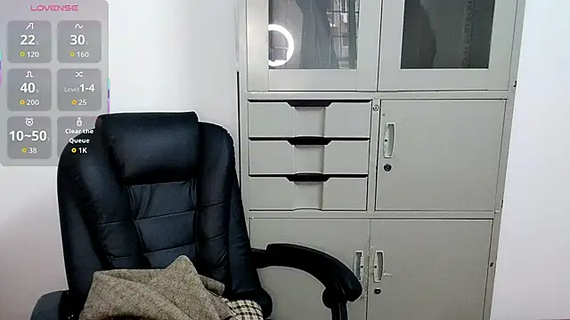 Snapshot of Ella-61 chatting on October 28, 12:03 am Ella-61 online show from October 28, 12:03 am