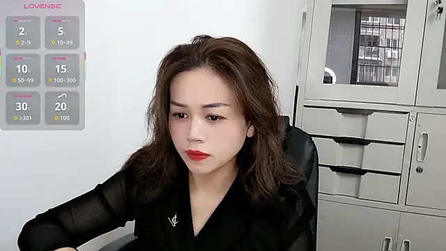 Snapshot of Ella-61 chatting on October 30, 12:12 am Ella-61 online show from October 30, 12:12 am