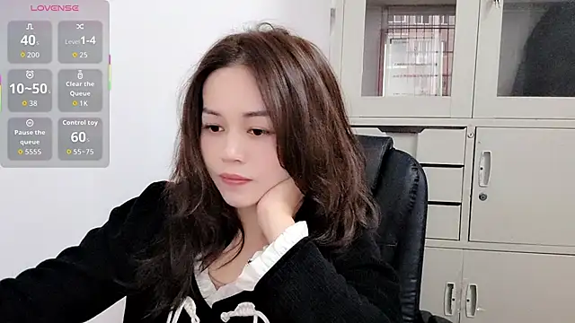 Snapshot of Ella-61 chatting on November 3, 12:13 am Ella-61 online show from November 3, 12:13 am