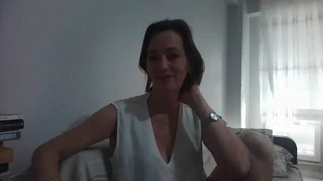 Snapshot of ArianaStarr chatting on November 3, 6:47 am ArianaStarr online show from November 3, 6:47 am