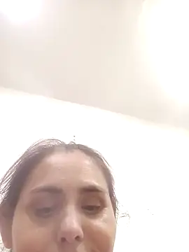 Snapshot of blanca24325 chatting on November 18, 3:34 am blanca24325 online show from November 18, 3:34 am