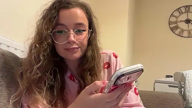 Snapshot of lolatheangel chatting on December 15, 4:11 pm lolatheangel online show from December 15, 4:11 pm