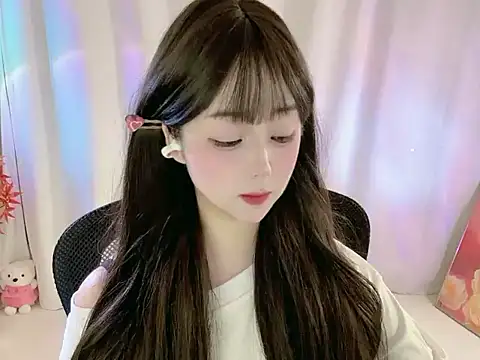 Snapshot of Clover_zizi chatting on October 29, 9:22 am Clover zizi online show from October 29, 9:22 am