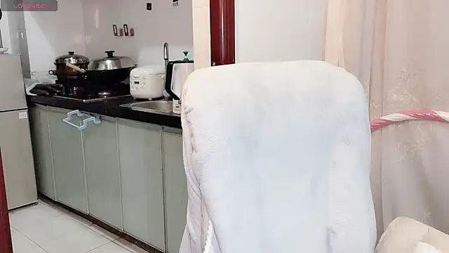 Snapshot of anna-888- chatting on November 9, 4:00 am anna-888- online show from November 9, 4:00 am