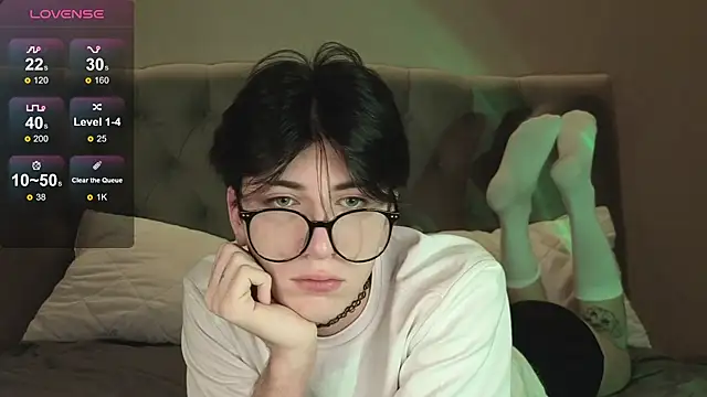 Oliver star boy  online show from February 7, 8:12 pm