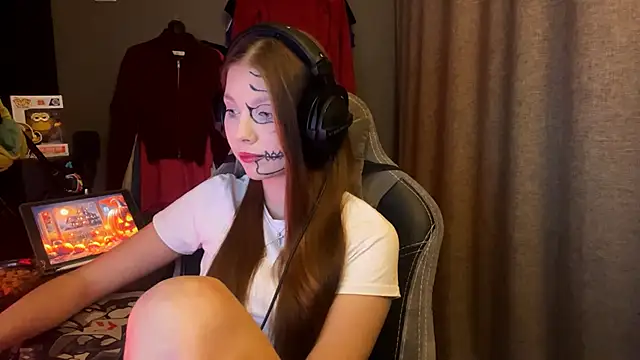 Snapshot of Softixq chatting on October 31, 1:23 pm Softixq online show from October 31, 1:23 pm