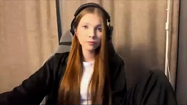 Snapshot of Softixq chatting on November 9, 3:43 pm Softixq online show from November 9, 3:43 pm