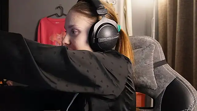 Snapshot of Softixq chatting on November 11, 5:13 pm Softixq online show from November 11, 5:13 pm