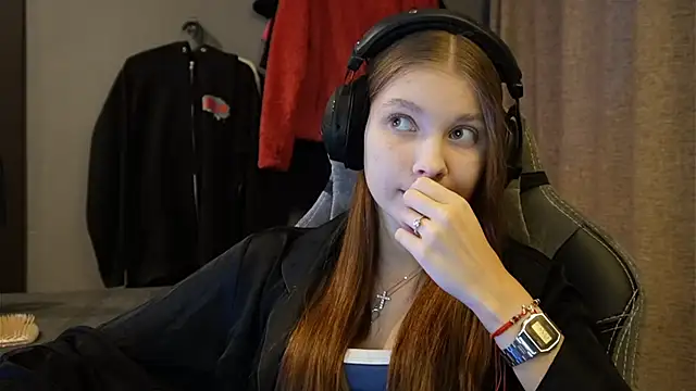 Snapshot of Softixq chatting on November 16, 2:55 pm Softixq online show from November 16, 2:55 pm