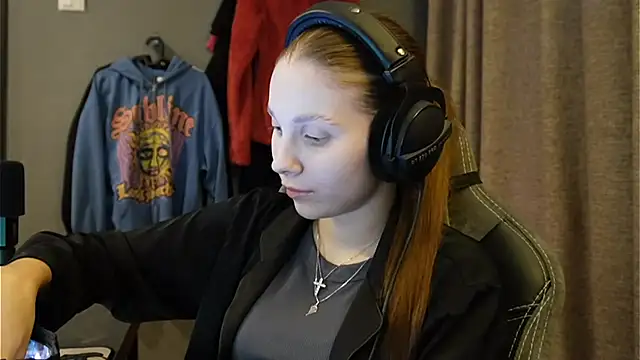 Snapshot of Softixq chatting on November 17, 3:18 pm Softixq online show from November 17, 3:18 pm