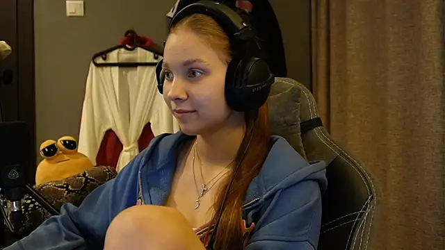 Snapshot of Softixq chatting on November 21, 3:54 pm Softixq online show from November 21, 3:54 pm