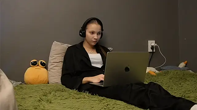 Snapshot of Softixq chatting on November 30, 3:16 pm Softixq online show from November 30, 3:16 pm