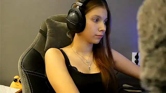 Snapshot of Softixq chatting on December 13, 7:53 pm Softixq online show from December 13, 7:53 pm