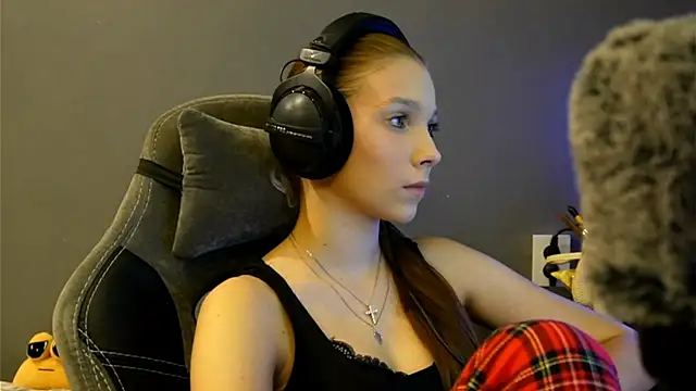 Snapshot of Softixq chatting on December 14, 3:17 pm Softixq online show from December 14, 3:17 pm