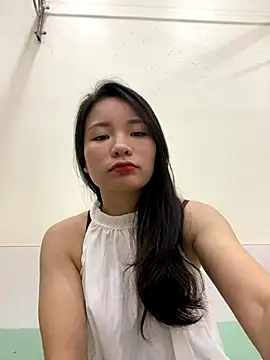 Snapshot of Bee_Yellow00 chatting on November 26, 4:35 am Bee Yellow00 online show from November 26, 4:35 am