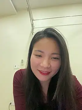 Bee Yellow00 online show from December 20, 4:52 am