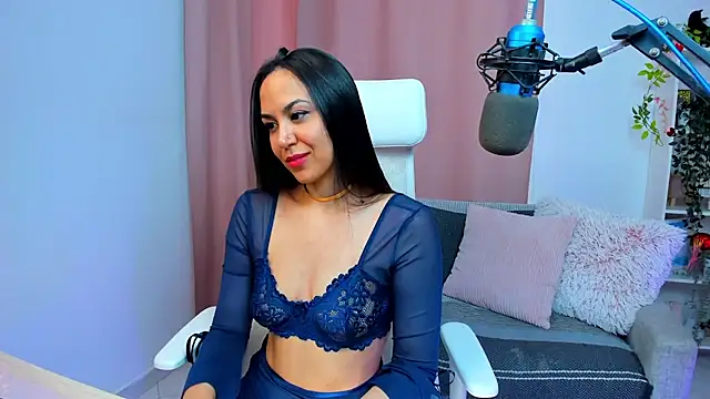 Snapshot of VenusIsLove_ chatting on June 2, 9:28 pm VenusIsLove online show from June 2, 9:28 pm