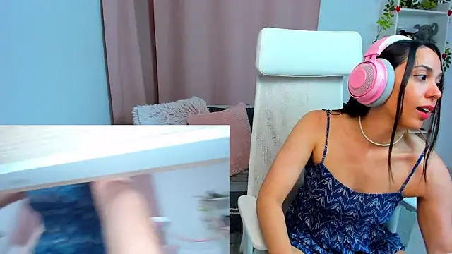 Snapshot of VenusIsLove_ chatting on June 10, 11:35 pm VenusIsLove online show from June 10, 11:35 pm