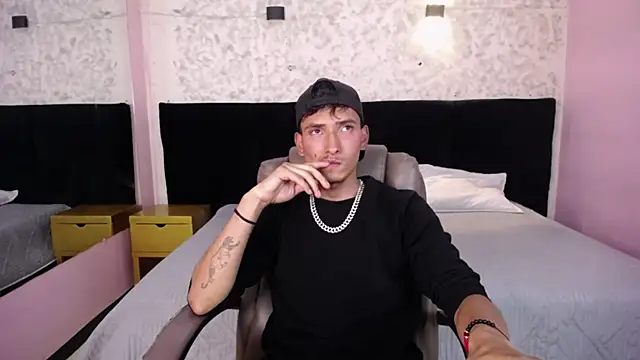 Snapshot of SavageLover_ chatting on November 25, 3:39 am SavageLover online show from November 25, 3:39 am