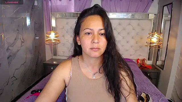 Snapshot of Melissa-roberts chatting on December 4, 7:55 pm Melissa-roberts online show from December 4, 7:55 pm