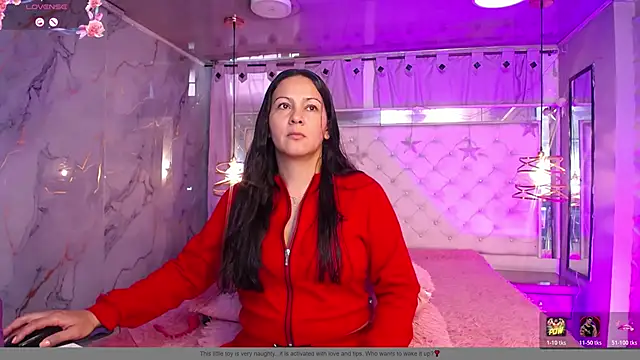 Snapshot of Melissa-roberts chatting on March 18, 8:01 pm Melissa-roberts online show from March 18, 8:01 pm