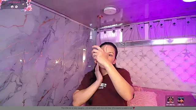 Snapshot of Melissa-roberts chatting on March 19, 8:02 pm Melissa-roberts online show from March 19, 8:02 pm
