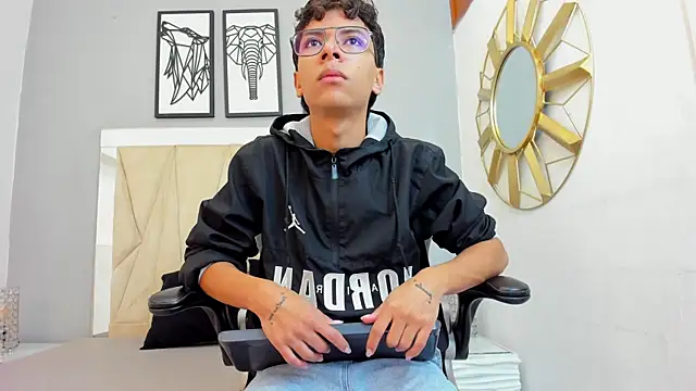 adams bobby online show from December 19, 11:28 am