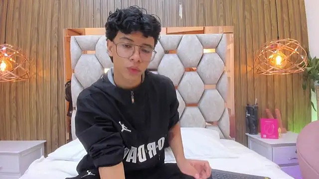 adams bobby online show from June 15, 11:23 am