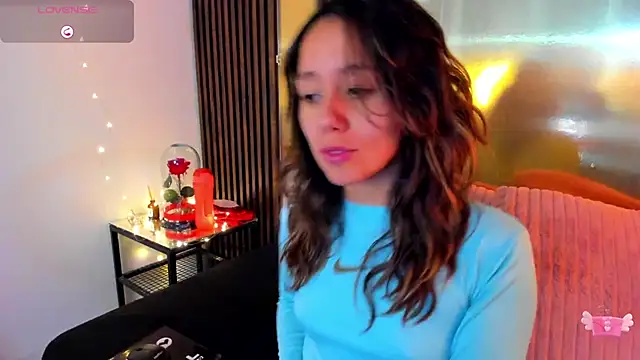 Snapshot of LunaaMorena chatting on December 15, 2:32 pm LunaaMorena online show from December 15, 2:32 pm