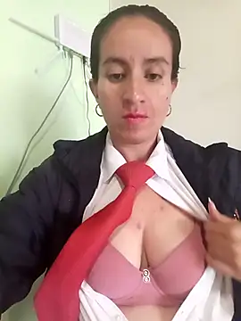 Snapshot of Valentina--1 chatting on November 20, 12:05 pm Valentina--1 online show from November 20, 12:05 pm