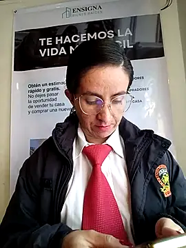 Snapshot of Valentina--1 chatting on December 1, 11:48 am Valentina--1 online show from December 1, 11:48 am