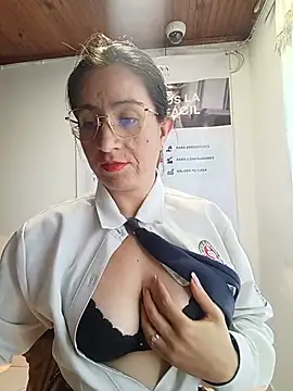 Snapshot of Valentina--1 chatting on June 27, 12:22 pm Valentina--1 online show from June 27, 12:22 pm