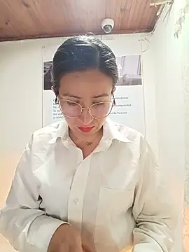 Snapshot of Valentina--1 chatting on June 29, 10:15 am Valentina--1 online show from June 29, 10:15 am