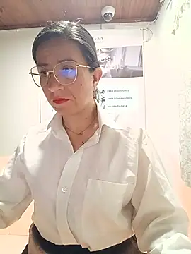 Snapshot of Valentina--1 chatting on June 30, 10:27 am Valentina--1 online show from June 30, 10:27 am