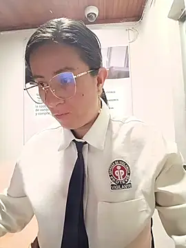 Snapshot of Valentina--1 chatting on July 17, 10:33 am Valentina--1 online show from July 17, 10:33 am