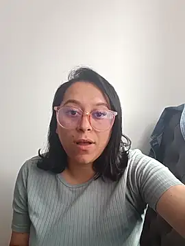 Snapshot of Caroline-17 chatting on November 23, 7:02 pm Caroline-17 online show from November 23, 7:02 pm