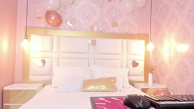 Snapshot of tall_hotgirl chatting on October 31, 1:45 pm tall hotgirl online show from October 31, 1:45 pm