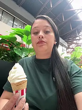 Snapshot of chanelketty chatting on November 20, 3:45 pm chanelketty online show from November 20, 3:45 pm