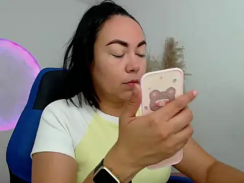 Snapshot of Yadis_hot chatting on November 15, 9:00 pm Yadis hot online show from November 15, 9:00 pm