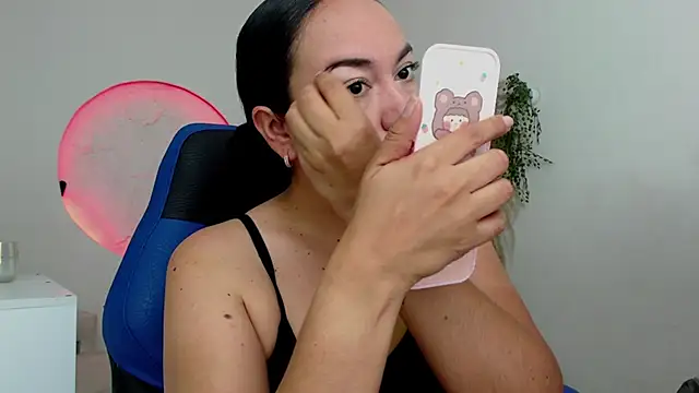 Yadis hot online show from November 25, 9:59 pm