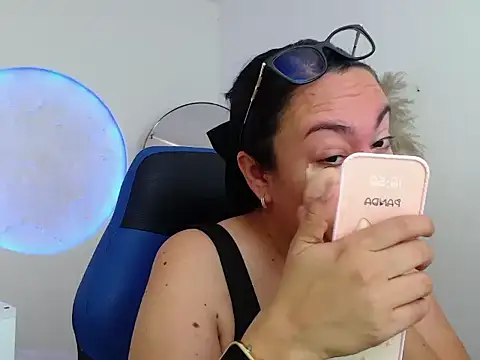 Snapshot of Yadis_hot chatting on December 18, 9:10 pm Yadis hot online show from December 18, 9:10 pm