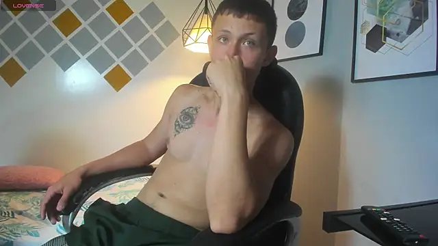 Snapshot of Garuo_18 chatting on November 5, 4:12 am Garuo 18 online show from November 5, 4:12 am