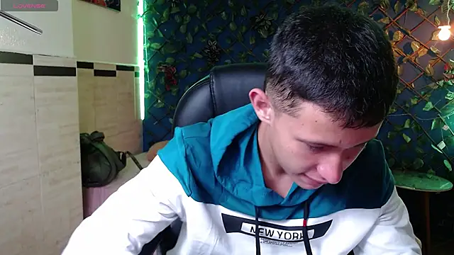 Snapshot of Garuo_18 chatting on November 16, 3:12 am Garuo 18 online show from November 16, 3:12 am